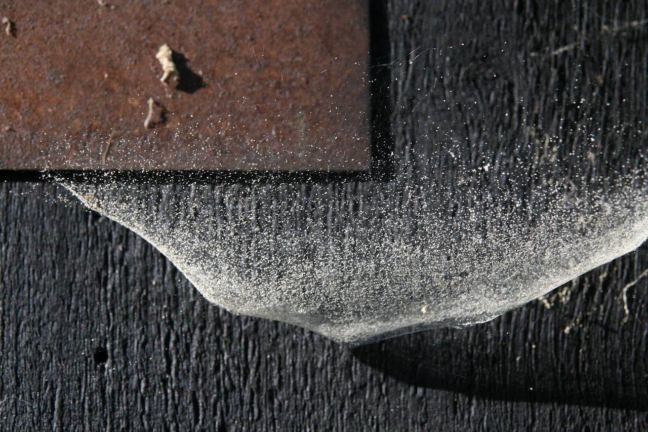 墙上打孔如何防止灰尘