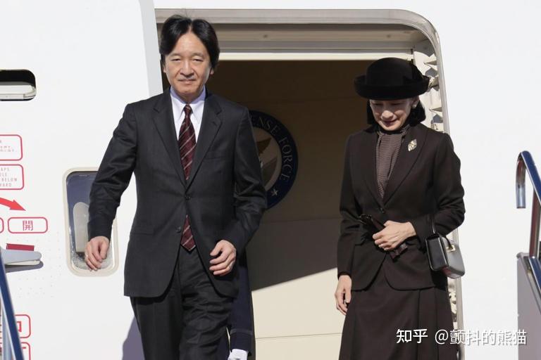 纪子妃和秋筱宫的距离感:飞机上也不坐一起 两人的关系让人担忧 - 知乎