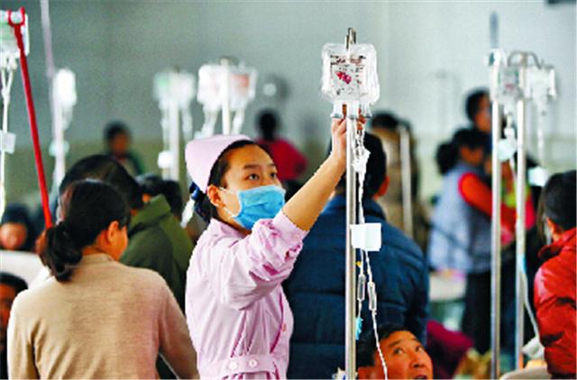 打吊瓶时遇到吓人的“回血”经历怎么办?中学物理原理解释其神秘原因 - 知乎