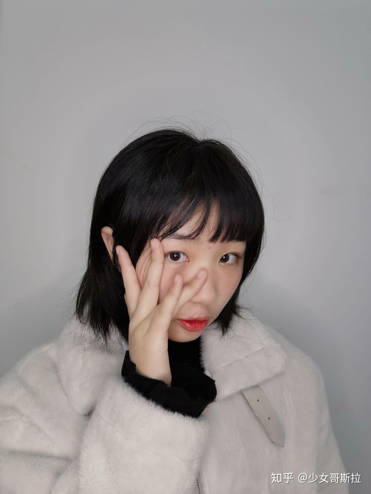 女孩子原相机里的自己和美颜相机里的自己差别能有多大