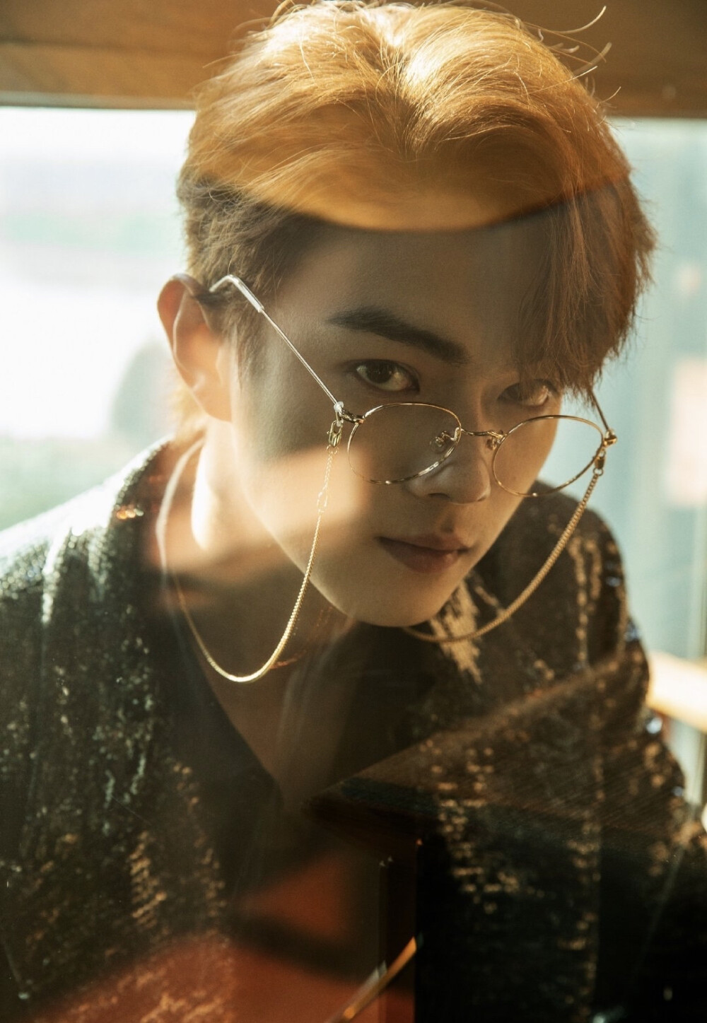 能不能发几张许凯的照片当壁纸的那种最近特别迷他