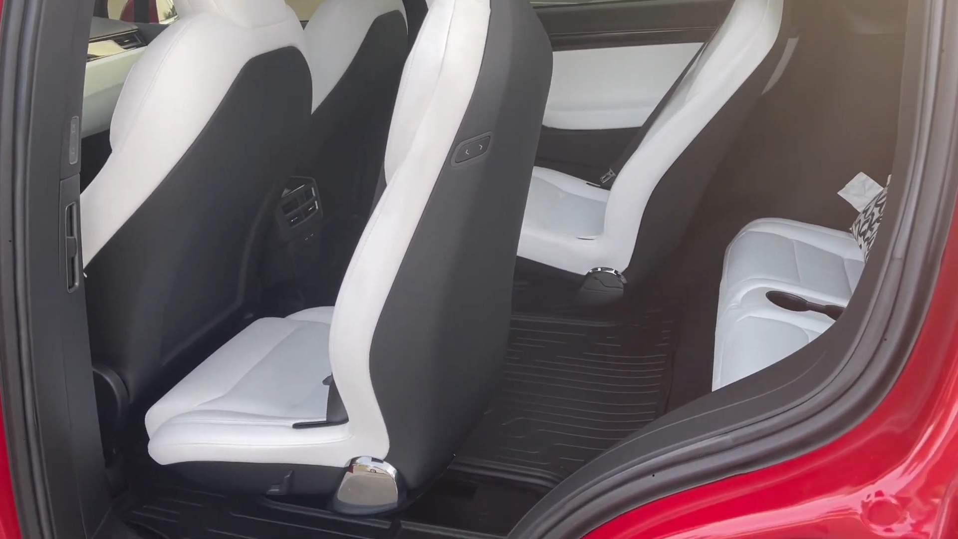 tesla model x 为什么6座版比7座版贵? - 知乎