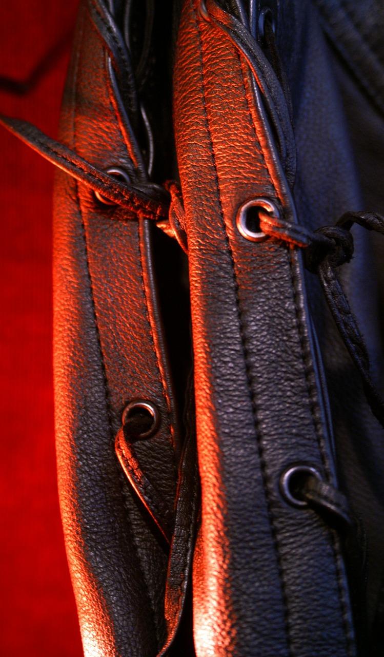 人造革皮衣脱皮怎么办