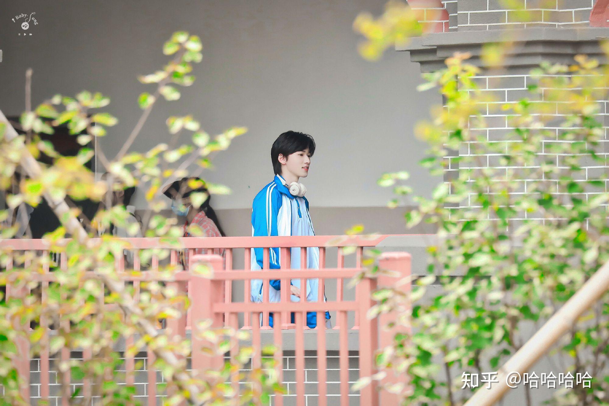 可以给我些宋亚轩壁纸的图吗留白稍微多一点的