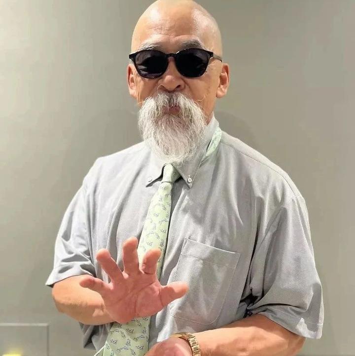 60岁大爷Cos龟仙人，鼓励儿子相扑夺冠！这画风，好厉害... - 知乎