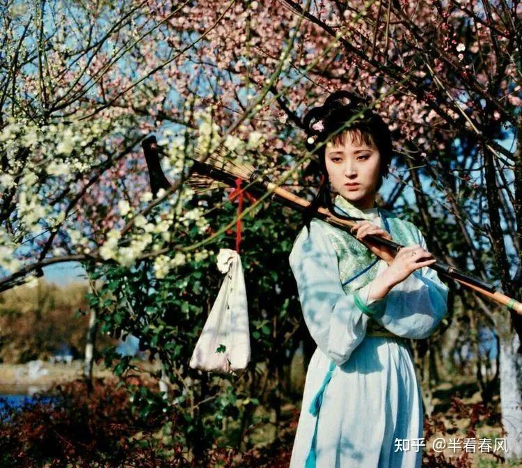 《红楼梦》中黛玉为什么要葬花,通过这一行为体现了她怎样的性格特征? - 知乎