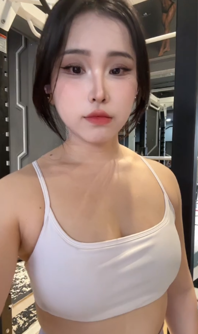 xlh健身女孩铁粉空间图片，健身美女的视角-美学艺术库