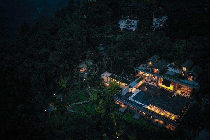 群峰环绕,林木幽翠 - 青城山青暇山居 - 知乎