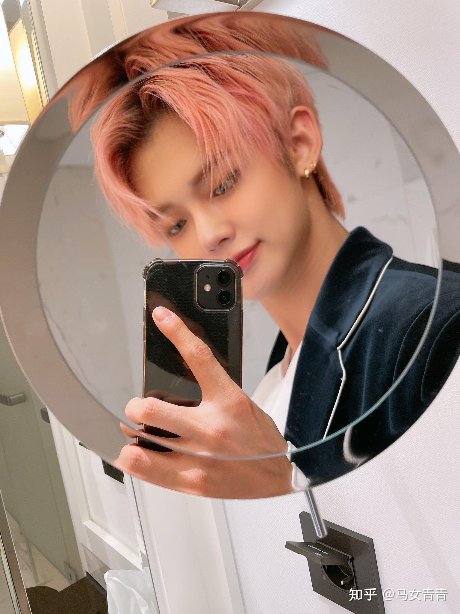 有没有txt男团崔然竣/崔连准很好看的图,粉色头发的为主? - 知乎