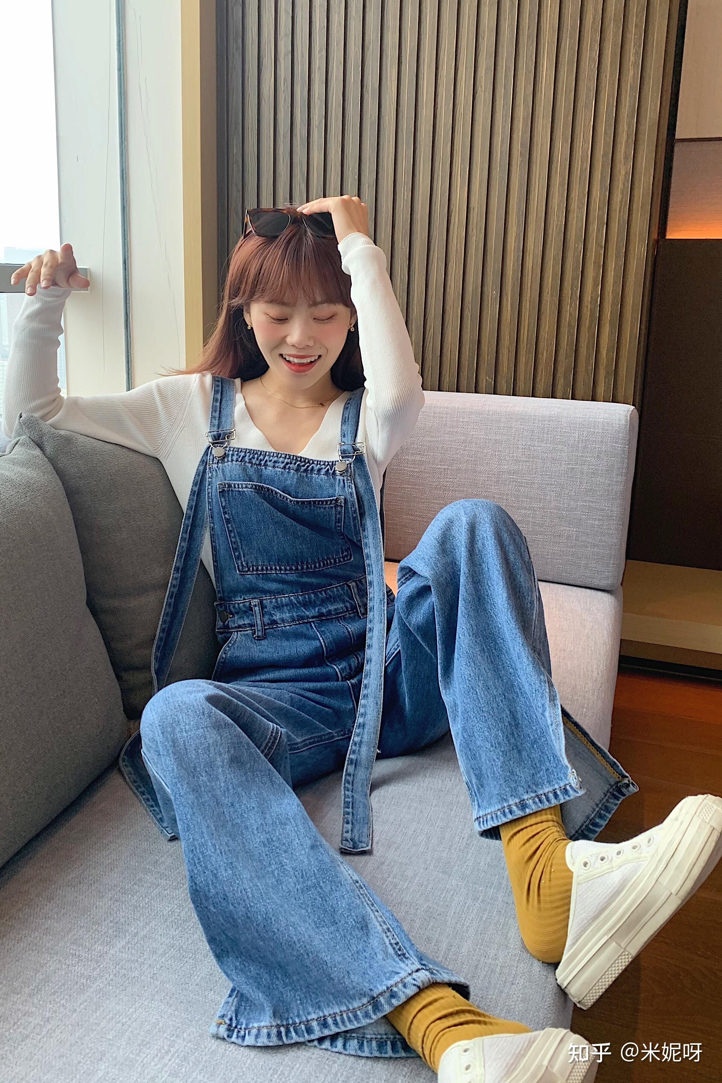 价格:268 rmb关键词:直筒,显瘦,百搭,背带裤我愿称是被歌手耽误的穿搭