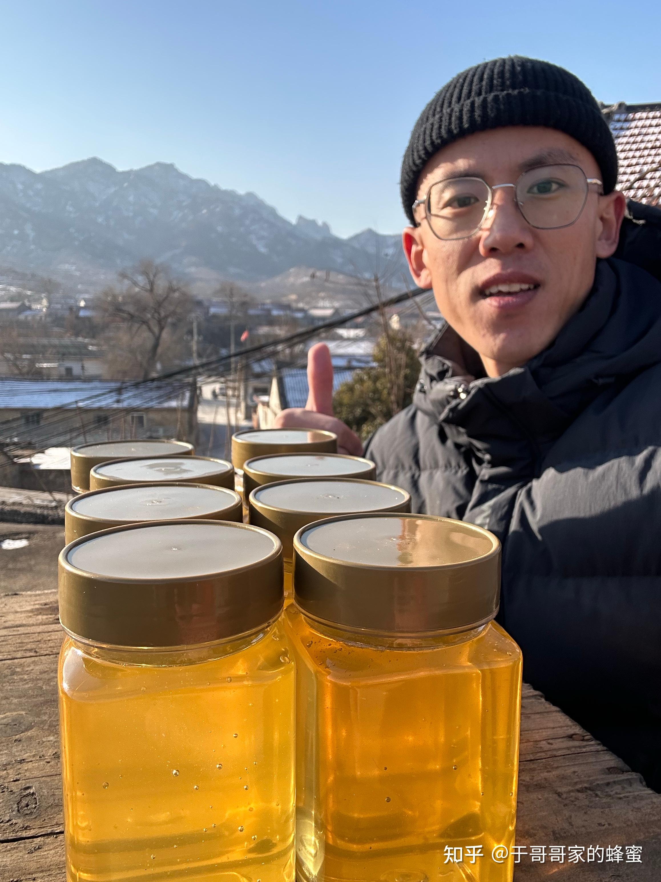 蜂蜜不能与什么一块吃?(蜂蜜不能和啥一块吃)