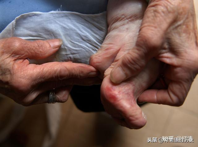 明朝公主缠足吗