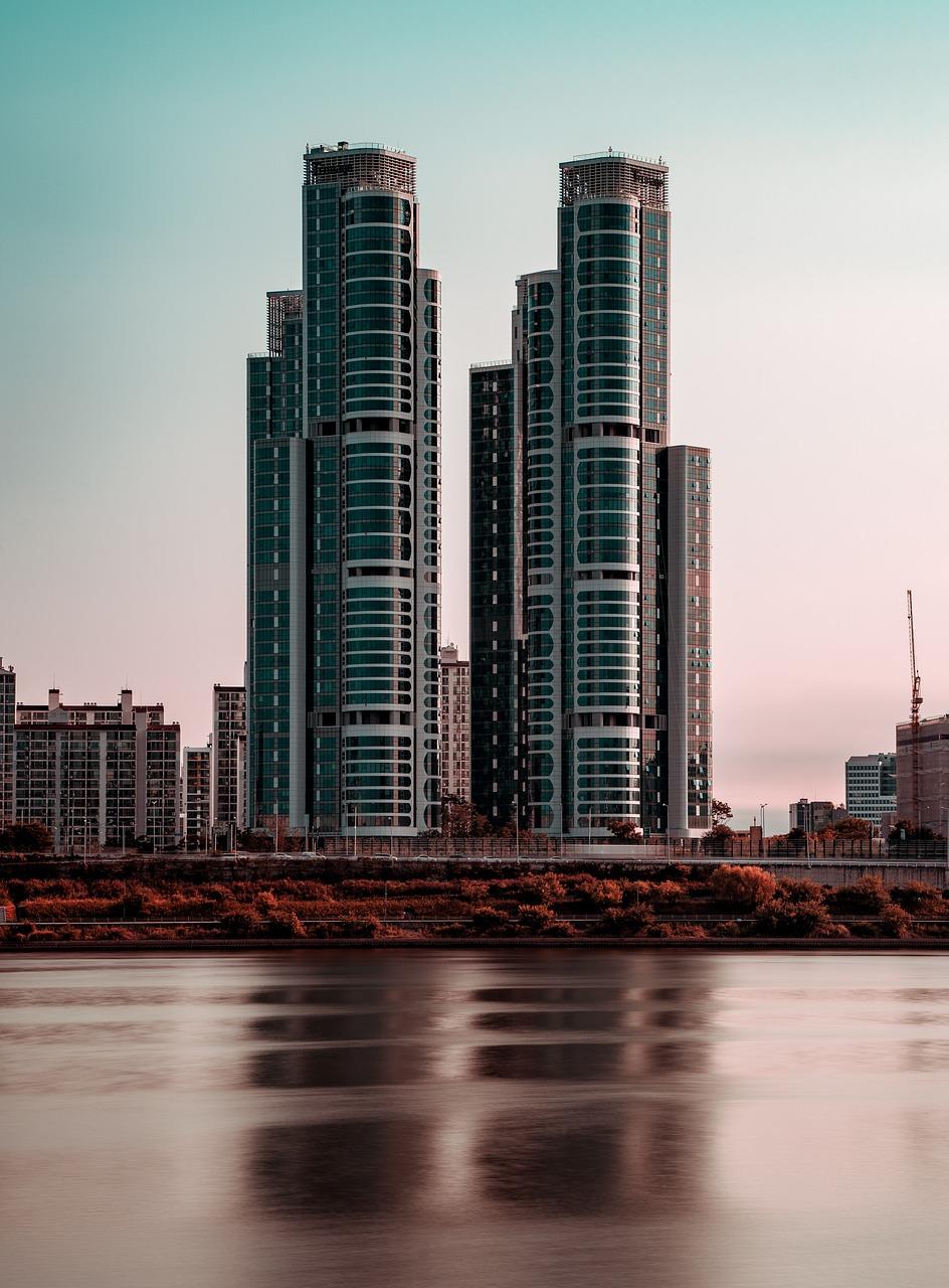 2. 房价走势分析