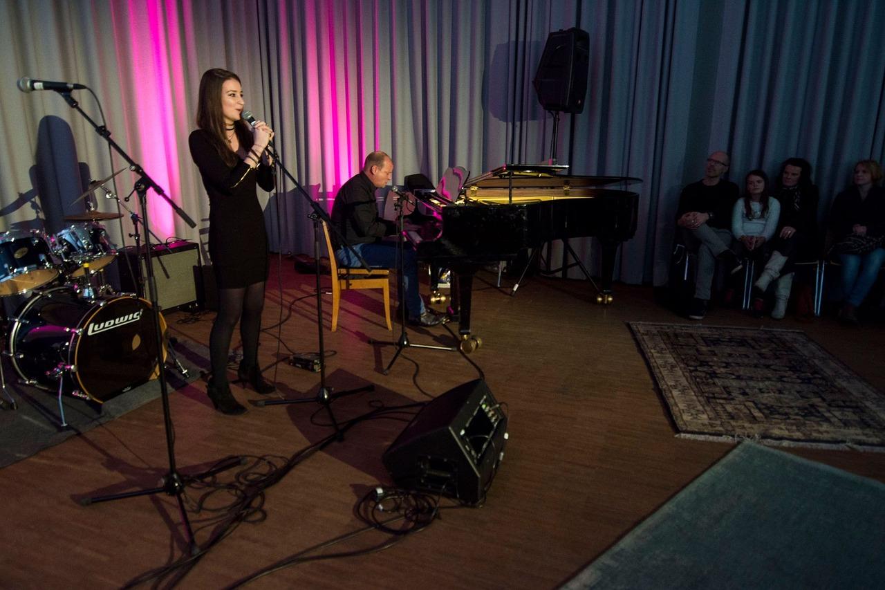 3. 雷亚舞台应用