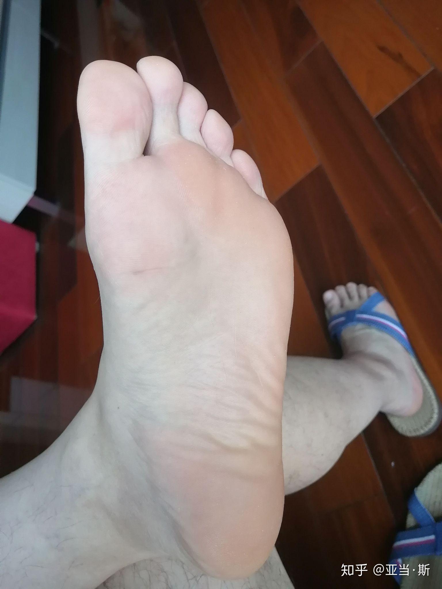 男孩子有一双好看的脚是一种什么样的体验?