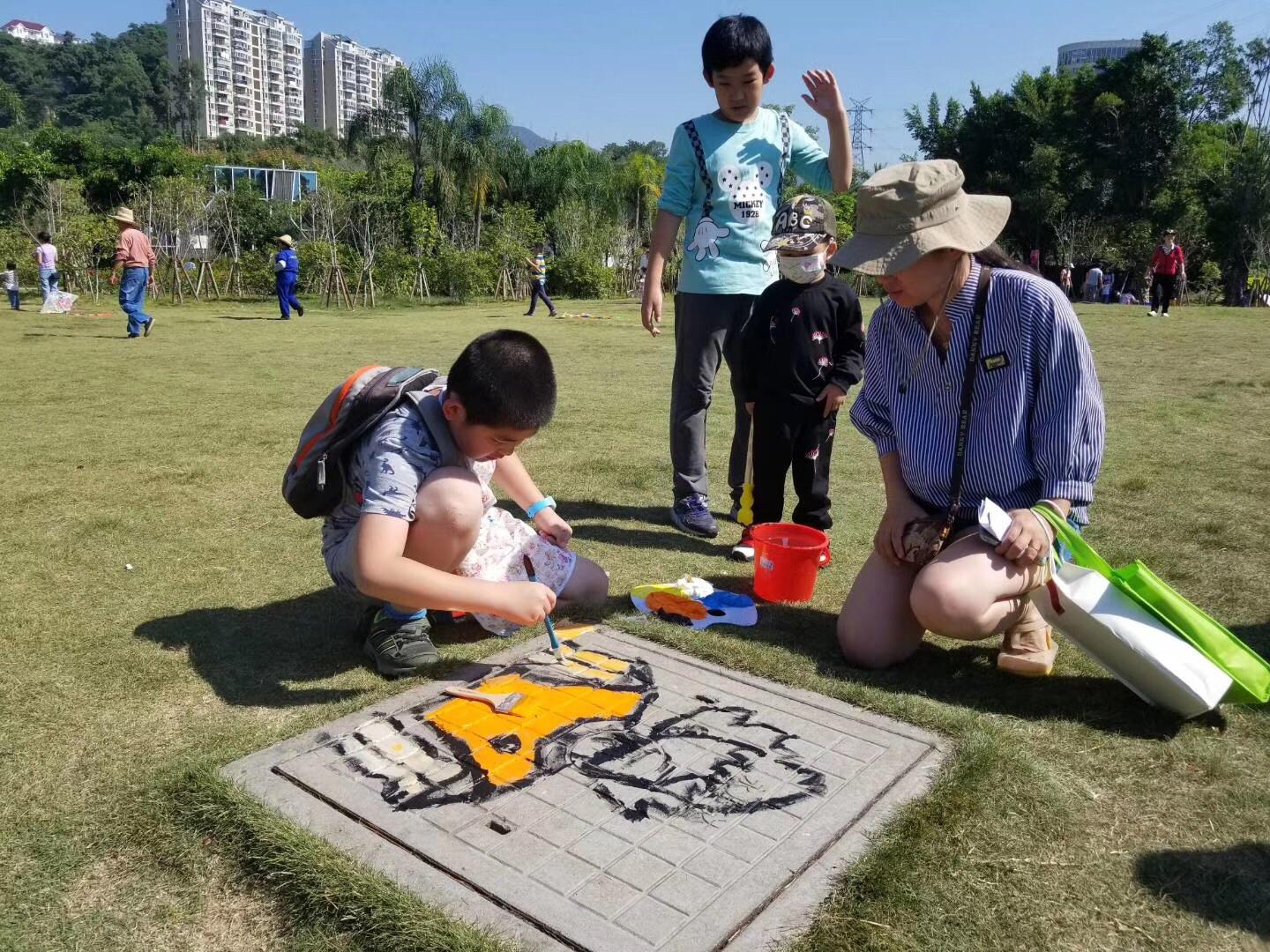 在地上画画用什么材料耐磨呀