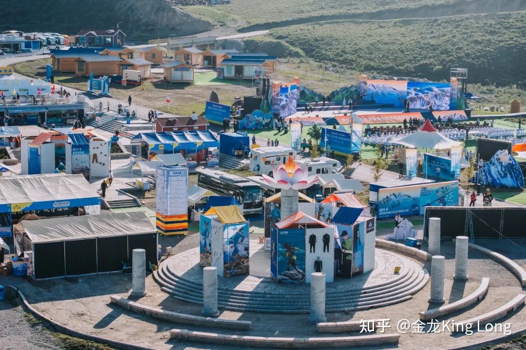 赴雪峰之约,启全氧新篇丨金龙客车亮相岗什卡高原旅游装备与技术实践展示活动