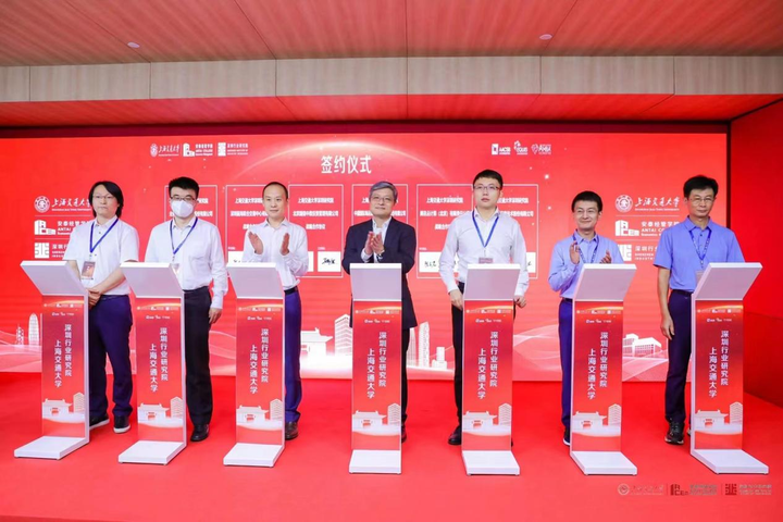 中国（深圳）行业发展高峰论坛举行，会上上海交大深圳行业研究院正式成立，并与全拓数据签署了战略合作协议 - 知乎