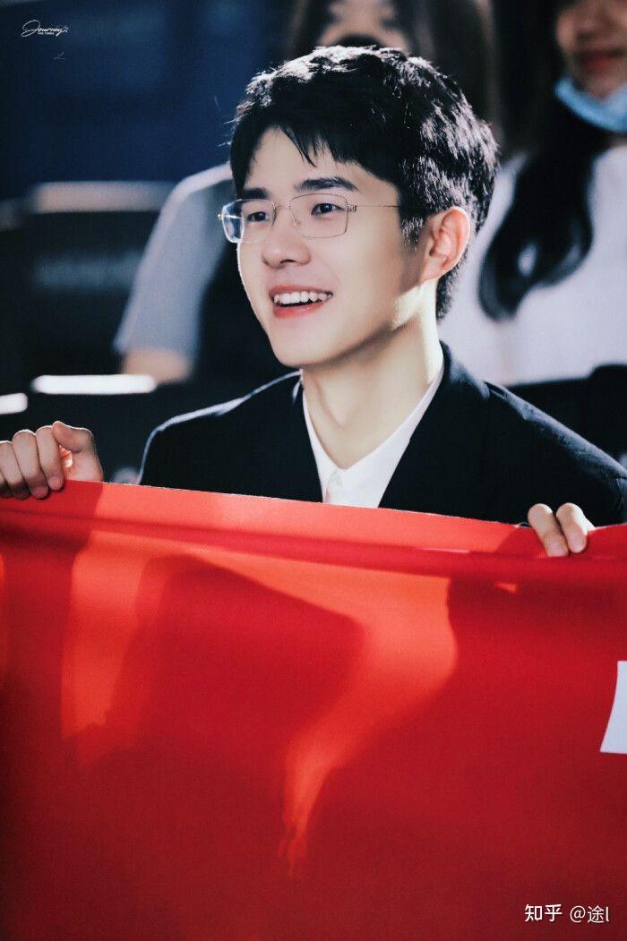 刘昊然有哪些出圈神图? - 知乎