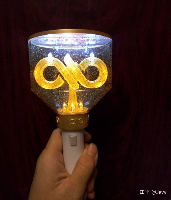 有哪些爱豆的应援棒设计的特别好看?