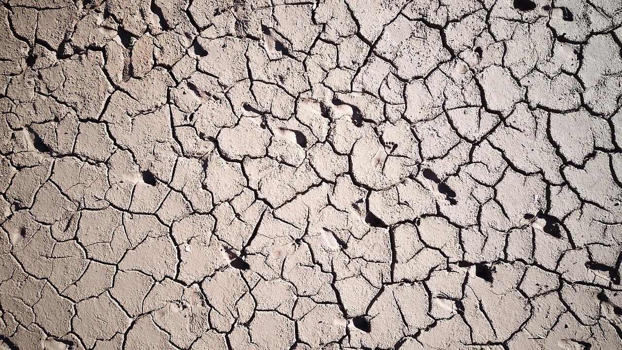 4. 混水漆均匀搅拌