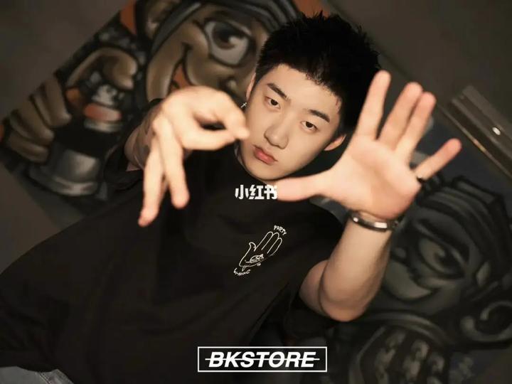 capper因不堪压力导致精神崩溃身体出现并发症被迫暂停所有线下活动