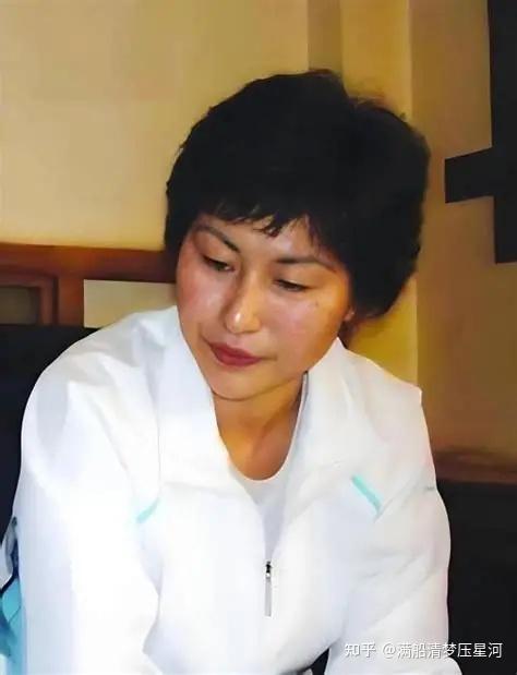 1987年,新德里世乒赛斩获女双冠军(与玄静和),女团亚军,女单亚军及