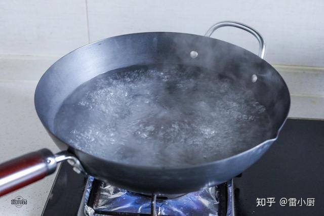 铁锅怎么开锅?教你方法,用多久都不粘锅不生锈,方法简单又实用 - 知乎