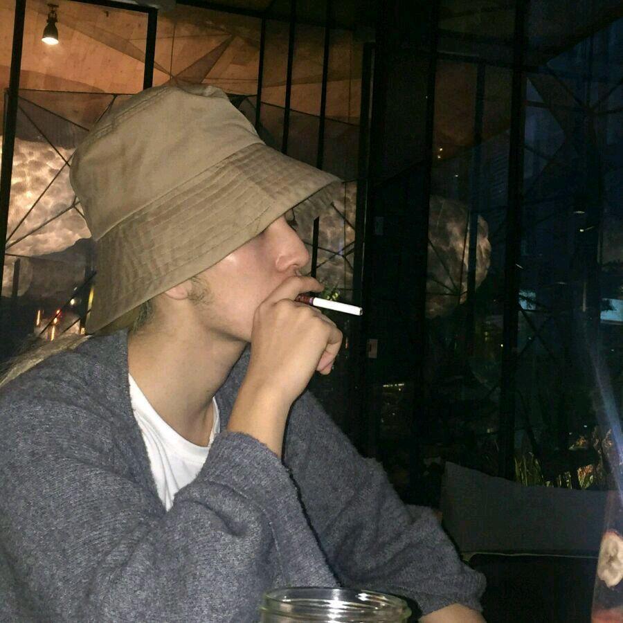 有哪些看起来比较成熟的男生头像? - 知乎