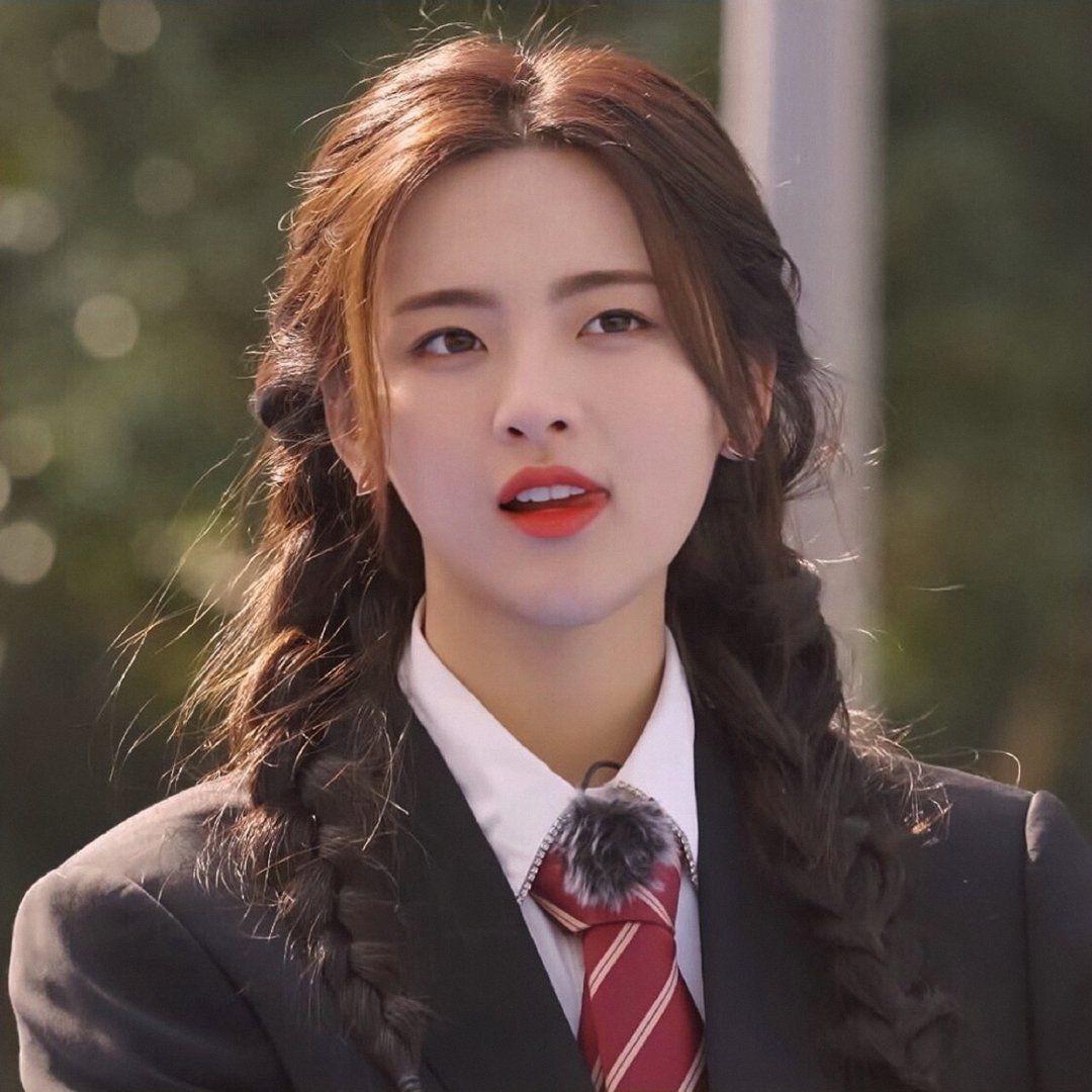 杨超越的哪张照片适合当头像? - 知乎