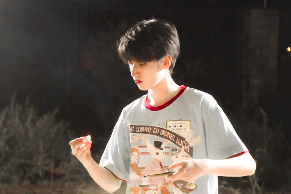 为什么时代少年团的严浩翔被叫加拿大的男人