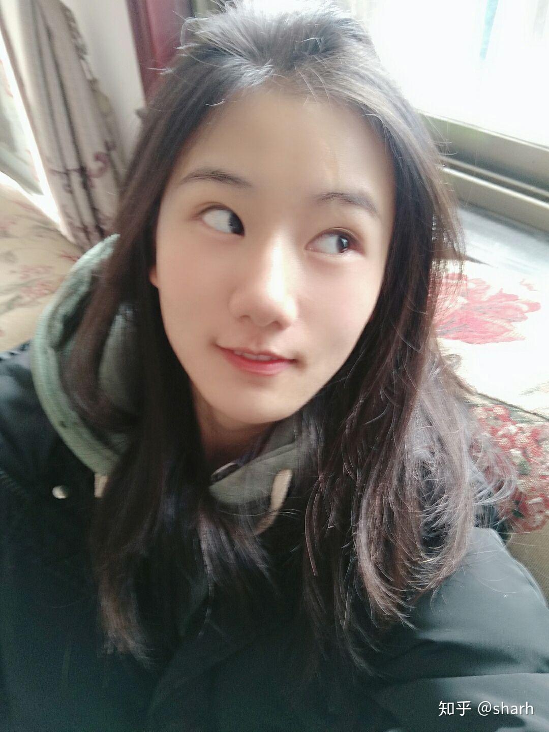大学素颜是件很奇怪的事吗
