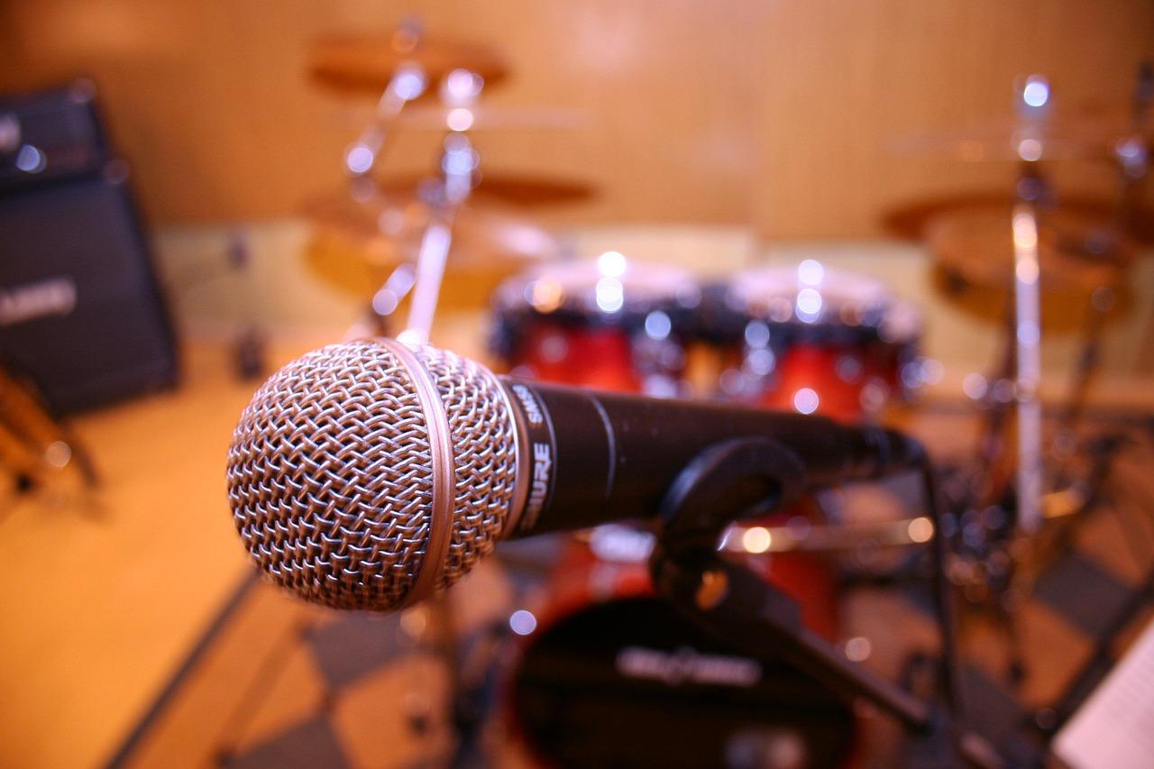 麦克风说不了话怎么设置