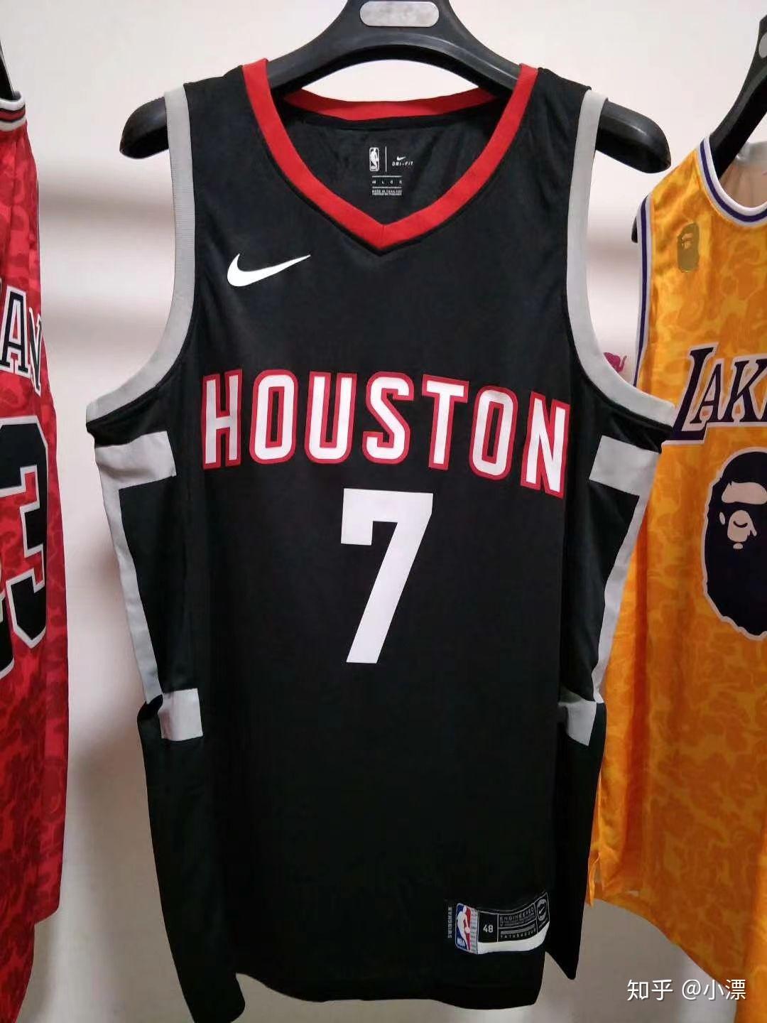 假的球衣和真的差在哪里