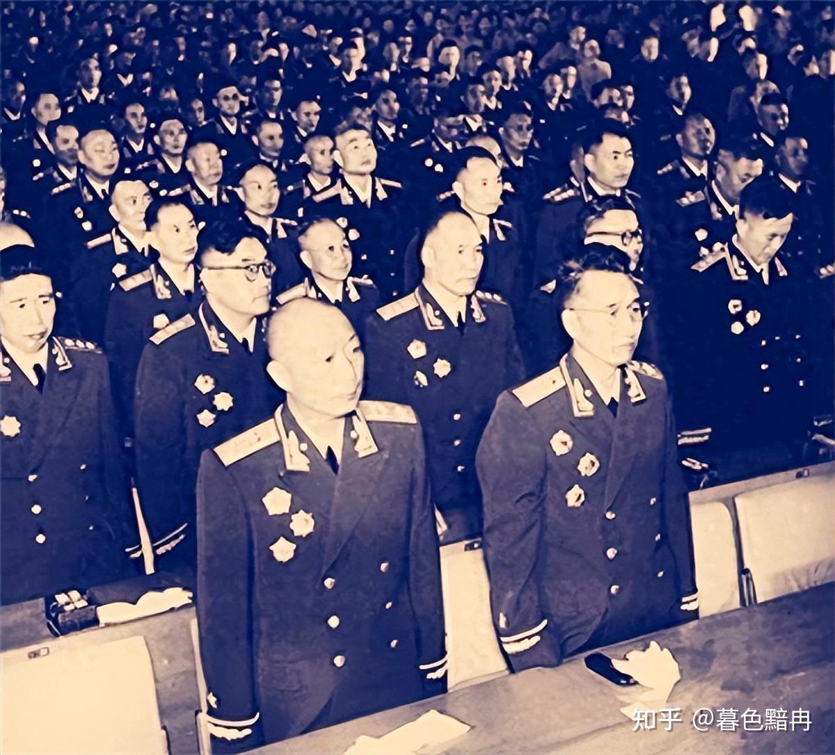 1955年授衔，毛主席突然拦住一将领，端详后埋怨道：莫非把我忘了 - 知乎