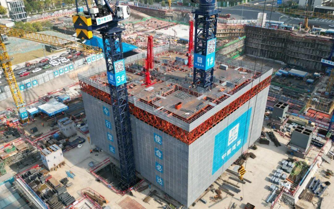 中建八局尺蠖仿生式造楼机3.0在中海成都天府新区超高层项目投用 - 知乎