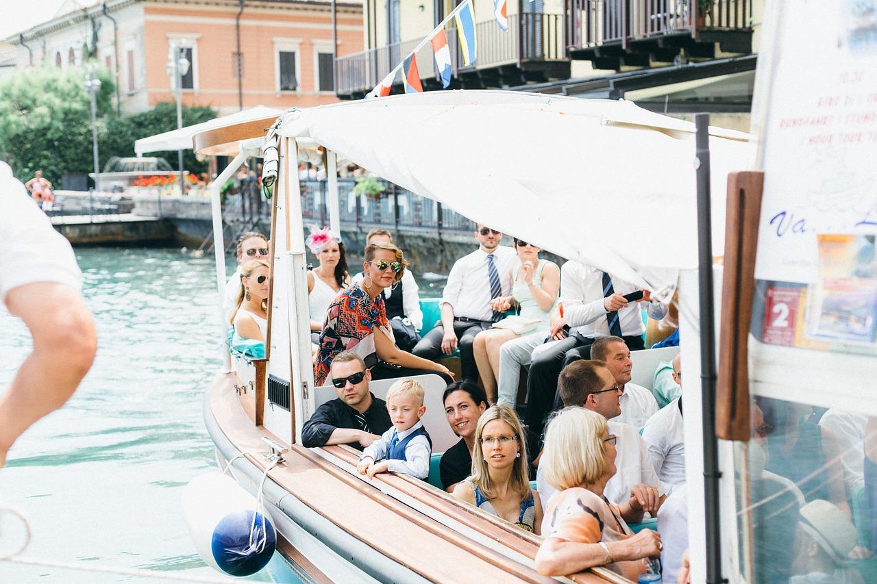 2. 携手共度时光