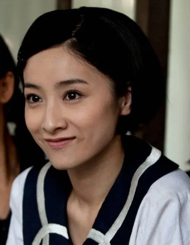 9年前,举报张艺谋超生的“谋女郎”何珺,如今过得怎样了? - 知乎