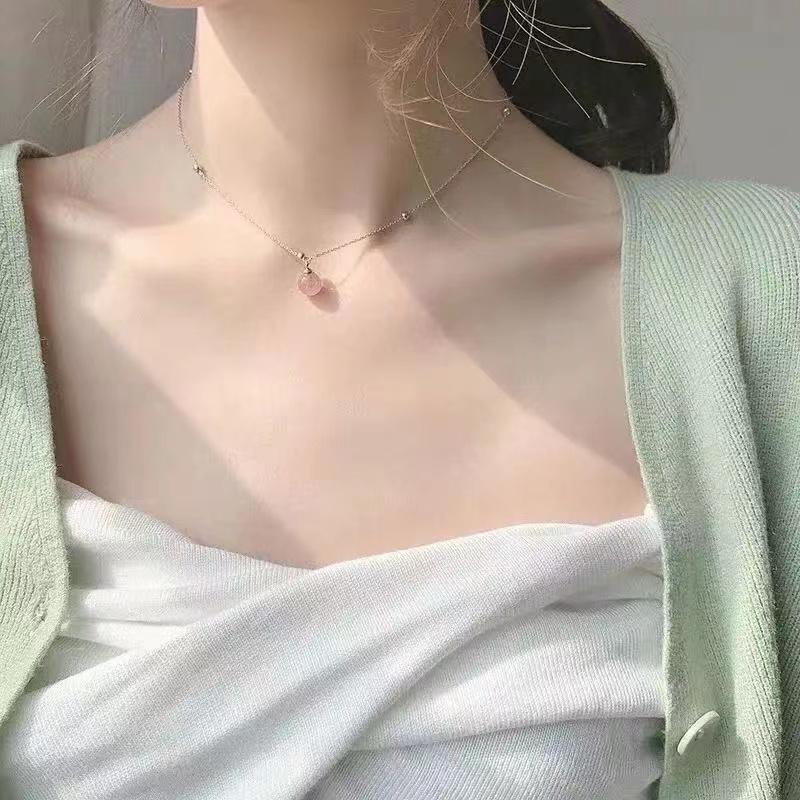 你有没有收集吊带锁骨半身女生头像图片啊,类似这样的. - 知乎