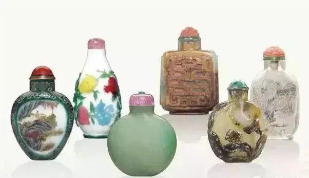 清代鼻烟壶值多少钱，铜胎画珐琅彩鼻烟壶，各个顶级拍卖行成交
