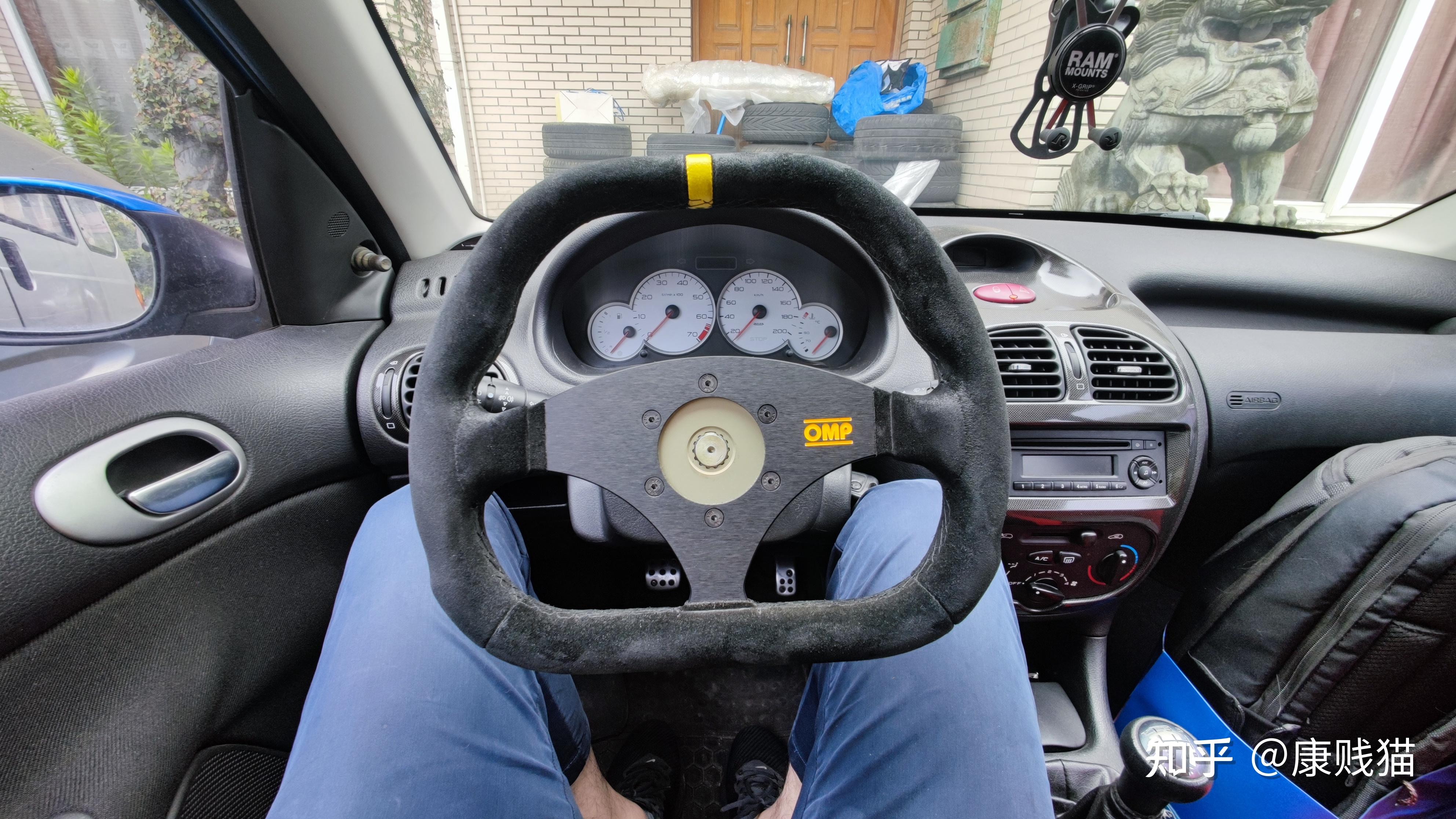 特斯拉modelsplaid矩形方向盘被质疑不实用又危险马斯克回应称它很棒